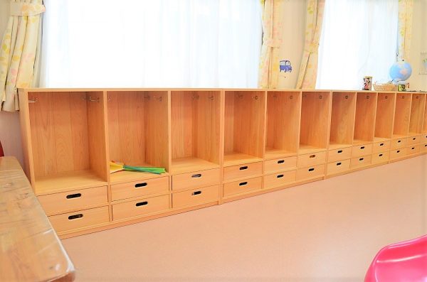 兵庫県　社会福祉法人グッドサマリタン　引き出し付き保育ロッカー