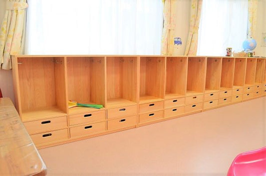 兵庫県　社会福祉法人グッドサマリタン　引き出し付き保育ロッカー