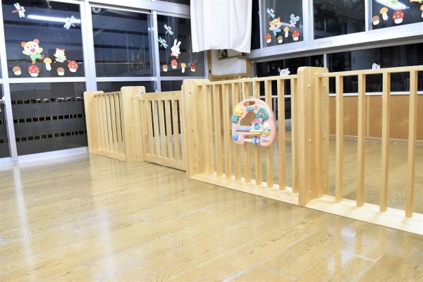 東京都　法善寺保育園　0歳児のパーテーション