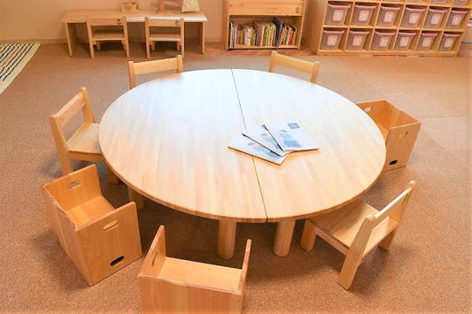 高知　ふくのたね保育園　丸テーブル