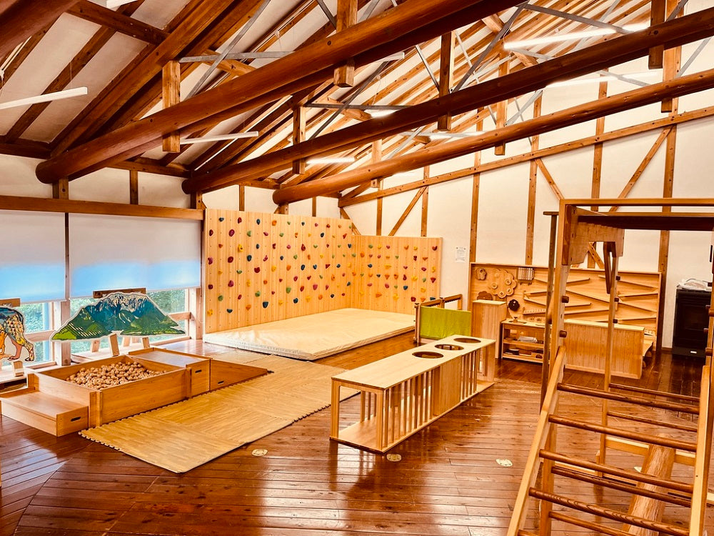 梼原町「きつつき学習館」導入事例｜木の香りに包まれた学びと遊びの空間づくり