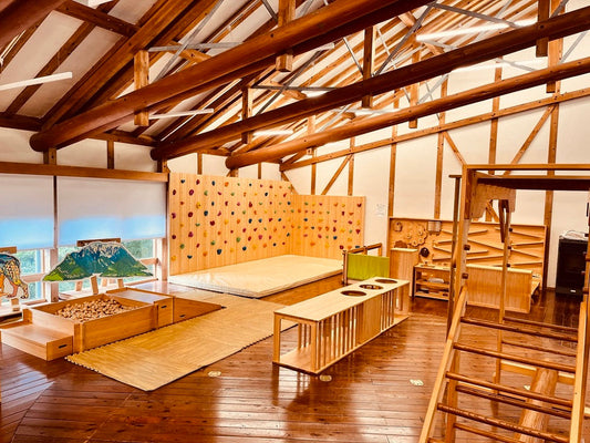 梼原町「きつつき学習館」導入事例｜木の香りに包まれた学びと遊びの空間づくり