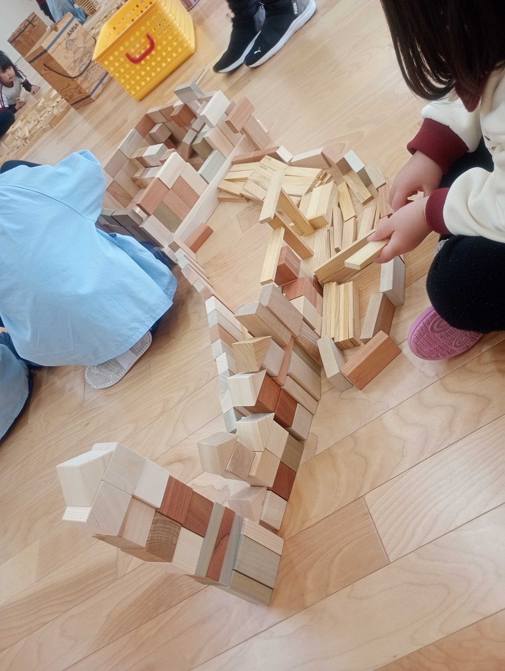 木の香りから広がるあそびの世界　(香川県　幼保連携型認定こども園 三豊市財田こども園様)
