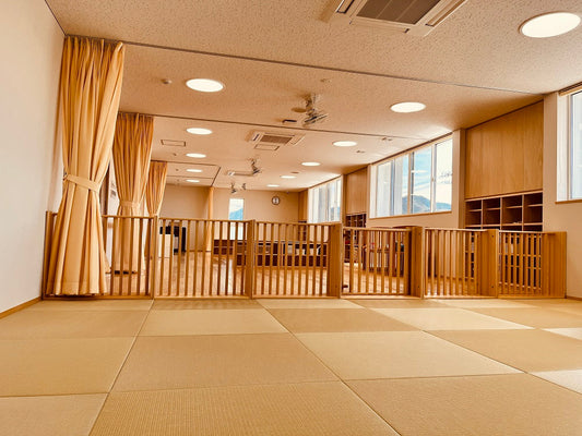 わらべ館高知市様・わらべ館香南市様になかよしライブラリーの木製保育園家具納品