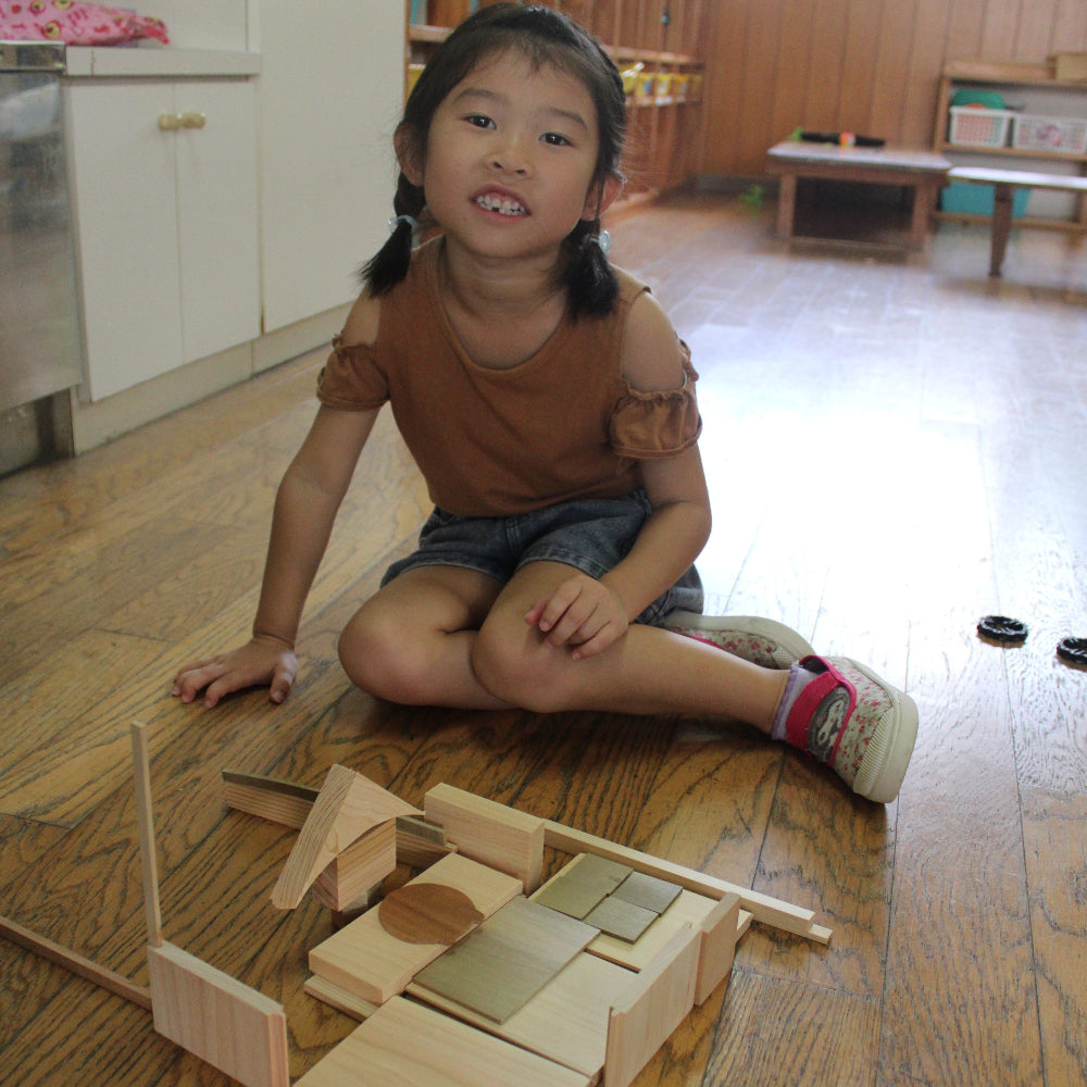 子どもたちの創造力を育む天然木の創作キット – なかよしライブラリー