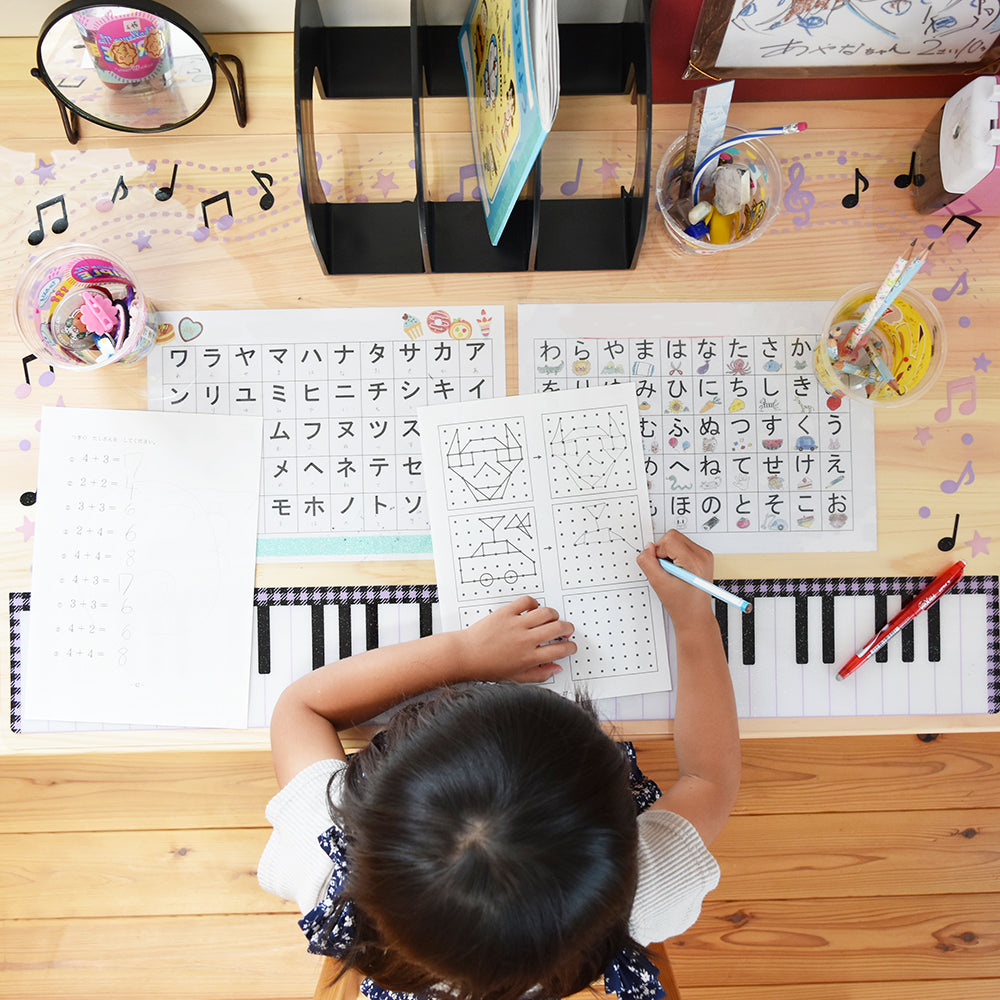 Childhood desk 2020 (with stackable chairs) 