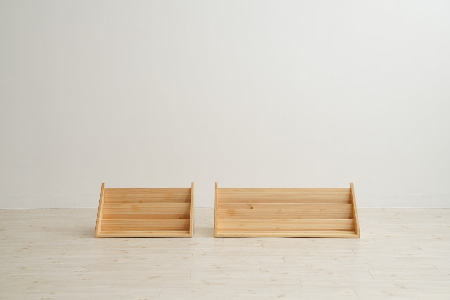 【童話館コラボ】選べる絵本たてと絵本のセット