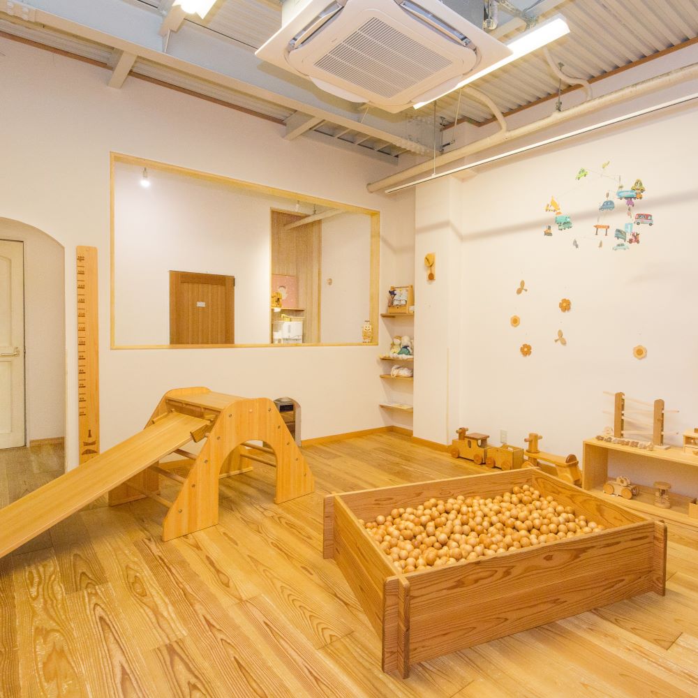 Wooden ball pool 