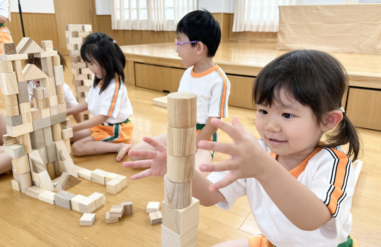 木育サービス 1000ピース積み木で遊んでいる様子