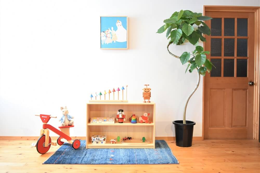 木製おもちゃ棚保育園