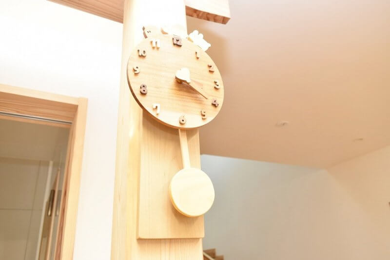保育園　木の時計　ヒノキの時計