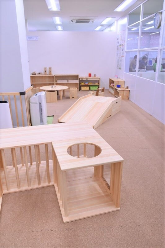 ひろしまnpoセンター　レンタルサービス　保育園遊具　木製家具子育てオープンスペースつばさ