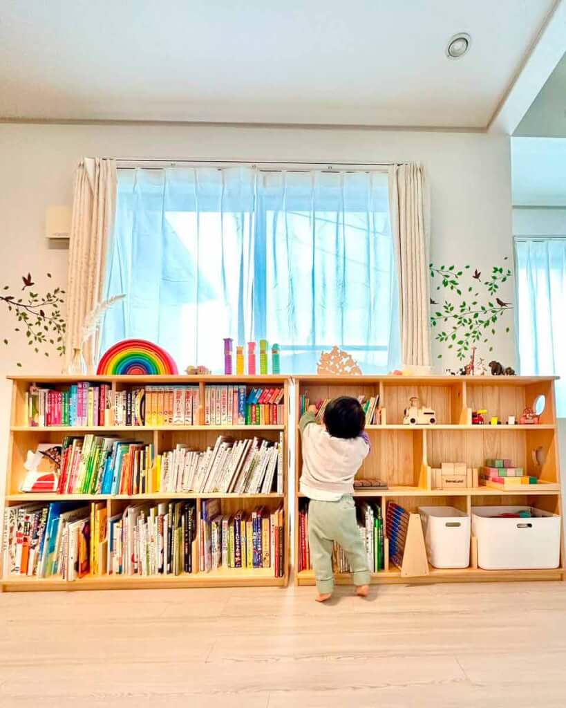 子ども家具専門店の大容量の絵本収納ラック 国産材 自社生産 【僕と私の本棚】