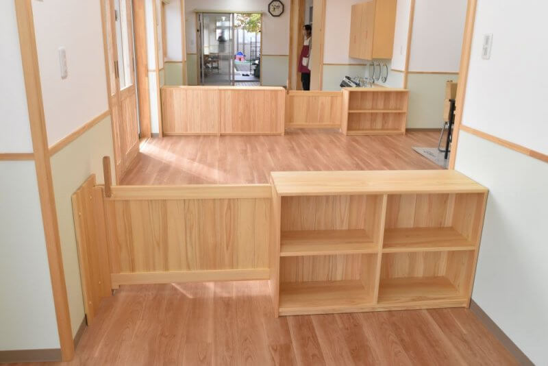 木製スライドドア仕切り家具