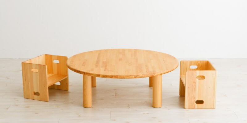 丸テーブルと変化椅子お勧め写真