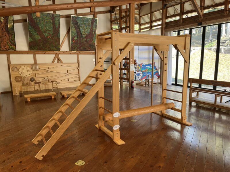 なかよしライブラリー木製遊具雲梯